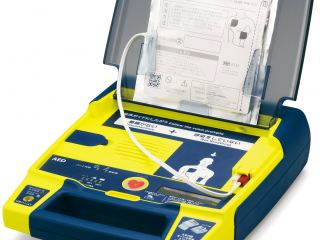 AED〔自動体外式除細動器〕レンタルサービスは4,600円/月（税別）工場、オフィスだけでなく人の集まるところに設置することが多くなっています。当社は定期的な点検サポートを実施します！
