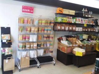 種類豊富なお茶、コーヒー